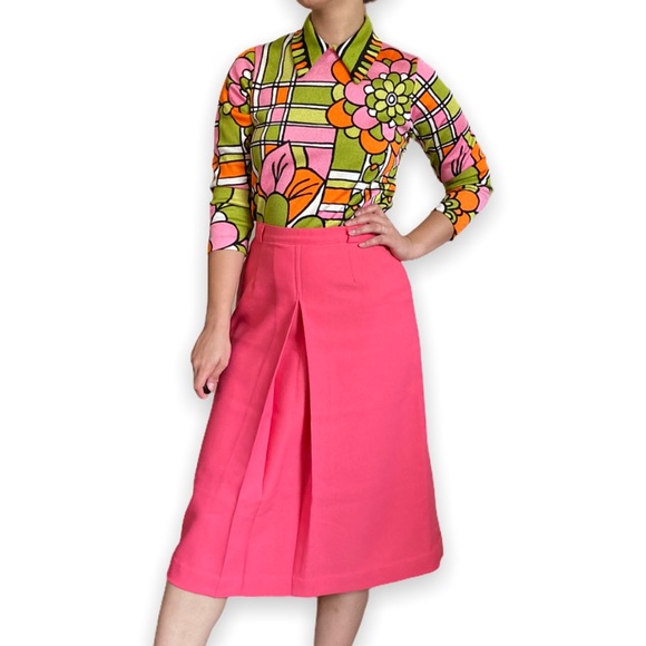 Vintage Union Made Pleated Skirt in Coral - Picture 4 of 8